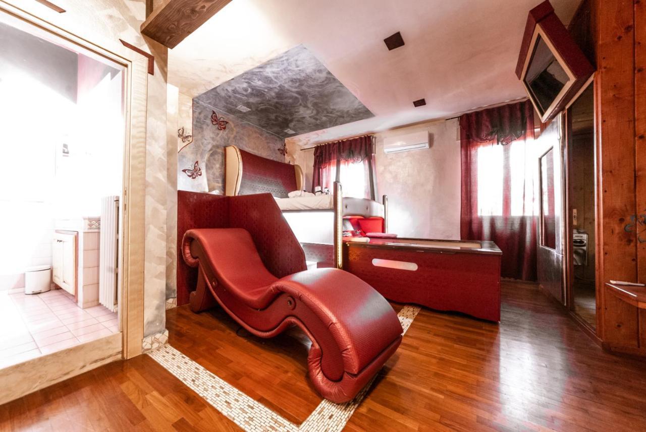 Il Nido D'Amore - Lorenzana Colombaie Bed & Breakfast Luaran gambar